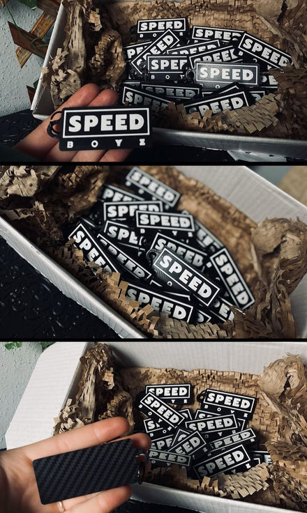 Breloki z logo ekipy organizującej wydarzenia motoryzacyjne